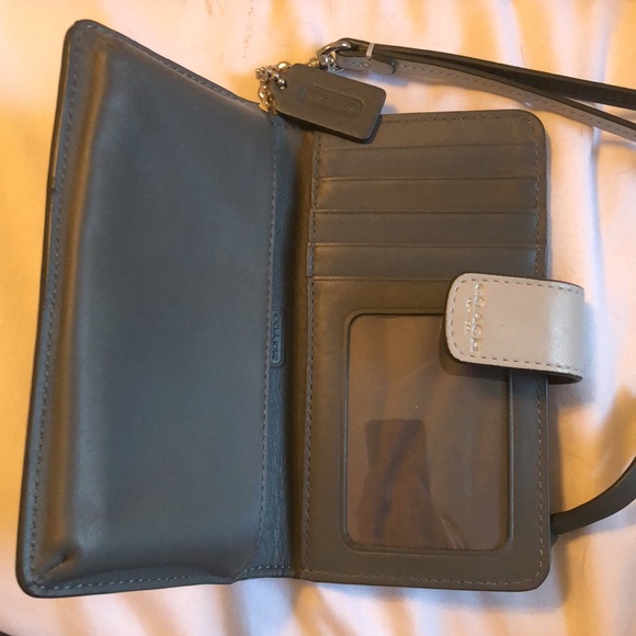 Brand New Coach Wristlet - Picture 3 of 3